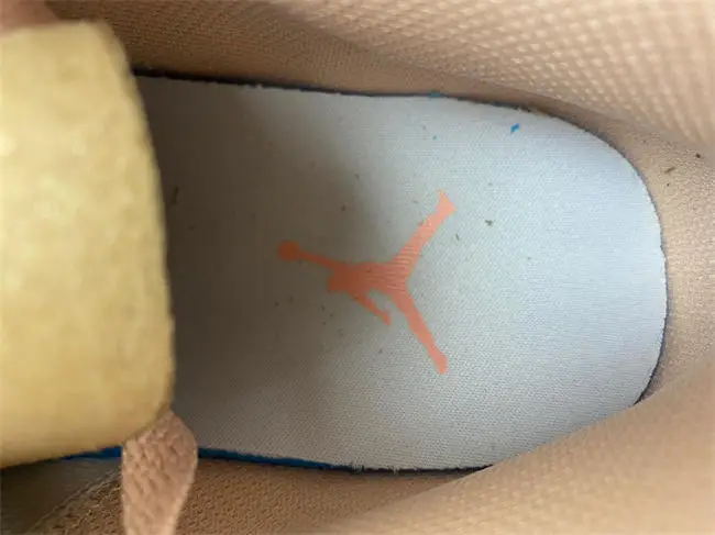 AIR JORDAN 1 MID SE 