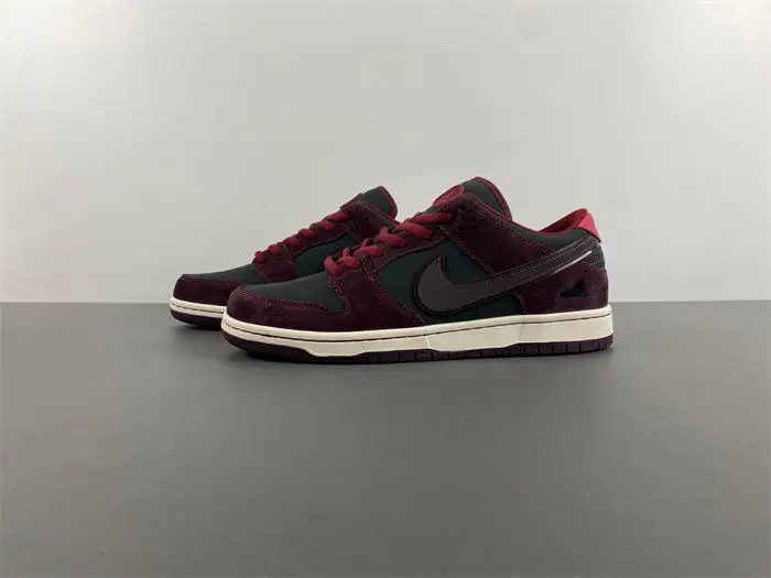 Riot Skateshop x Nike SB Dunk Low  DBEB32