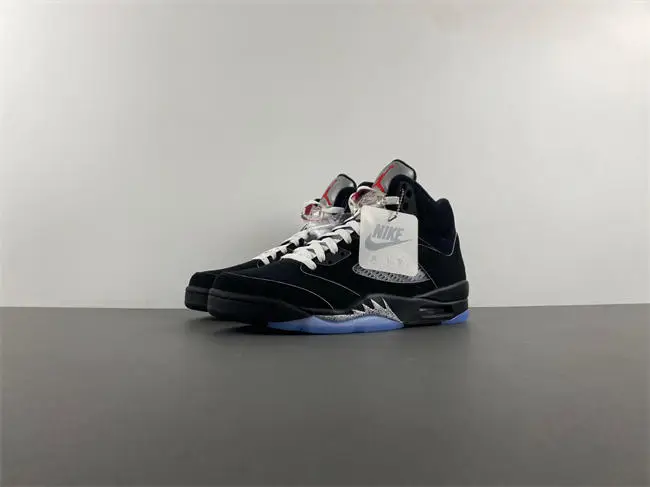 Air Jordan 5 “Black Metallic Reimagined”  EEDE748