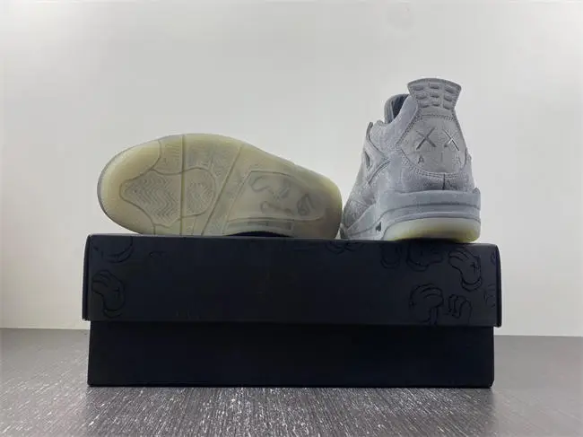 Jordan 4 Retro Kaws 