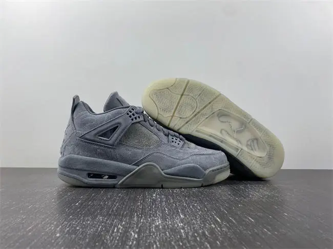 Jordan 4 Retro Kaws 