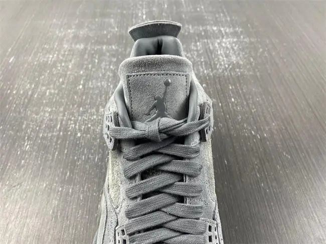 Jordan 4 Retro Kaws 
