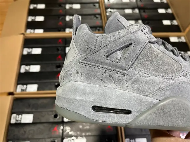 Jordan 4 Retro Kaws 