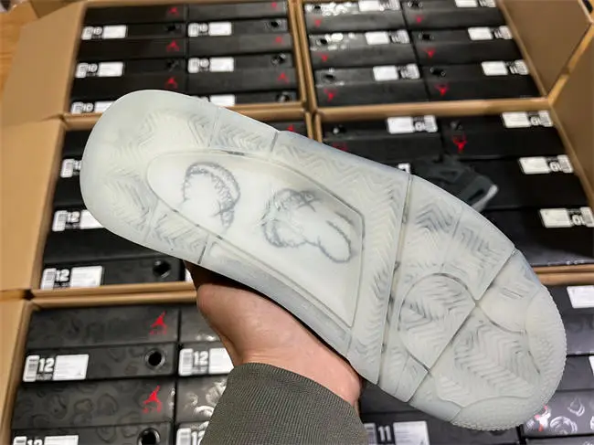Jordan 4 Retro Kaws 