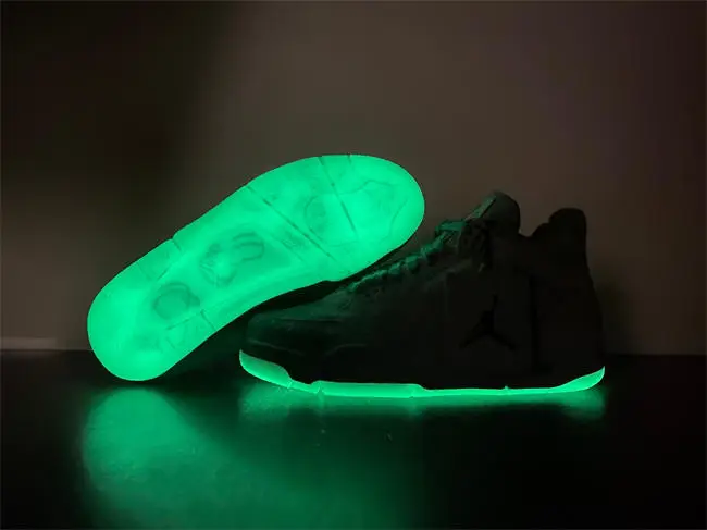 Jordan 4 Retro Kaws 