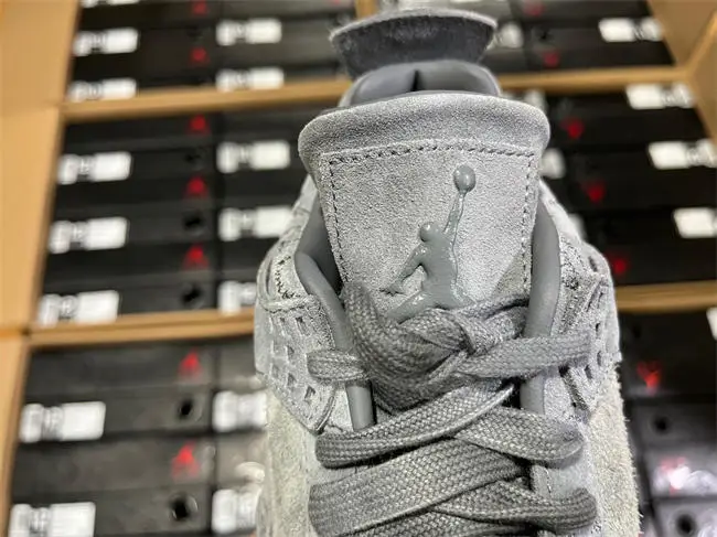 Jordan 4 Retro Kaws 