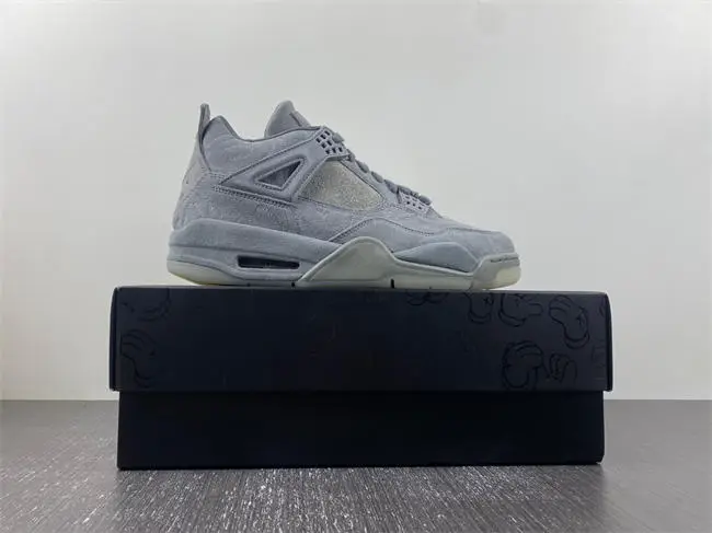 Jordan 4 Retro Kaws 