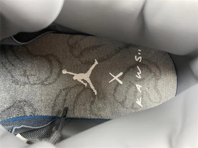 Jordan 4 Retro Kaws 