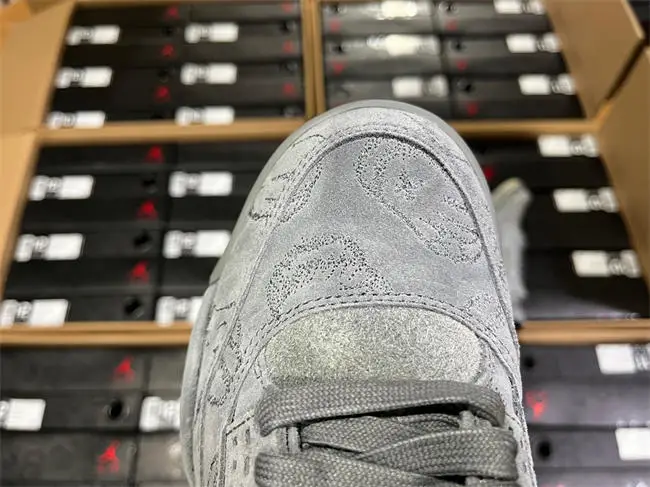 Jordan 4 Retro Kaws 