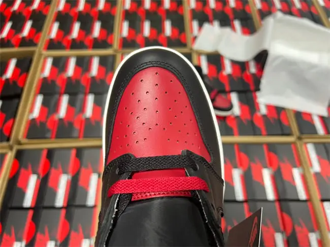 Air Jordan 1 High ’85 “Bred” Color: Black Varsity Red-White 