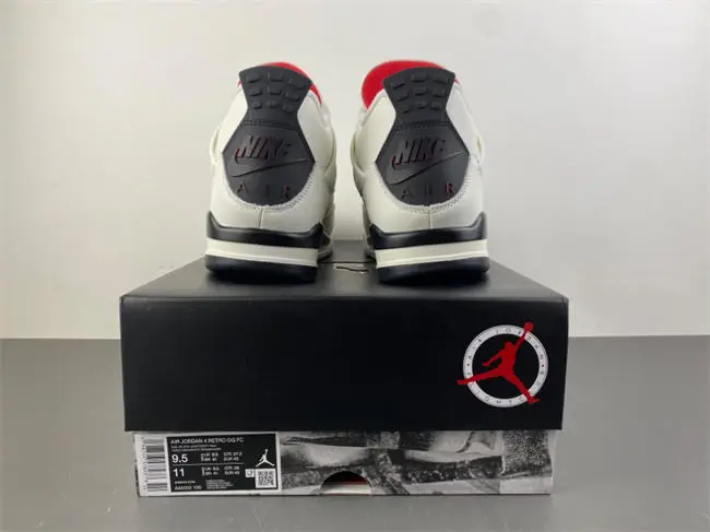 Air Jordan 4“Flight Club”  Sail Black-University 