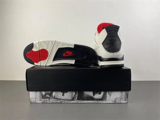 Air Jordan 4“Flight Club”  Sail Black-University 