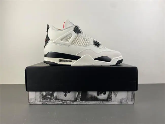 Air Jordan 4“Flight Club”  Sail Black-University 