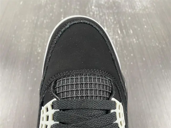 Jordan 4 Retro Bred (2019) 