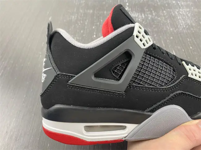 Jordan 4 Retro Bred (2019) 