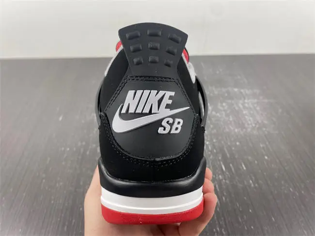 Jordan 4 Retro Bred (2019) 
