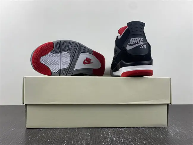 Jordan 4 Retro Bred (2019) 