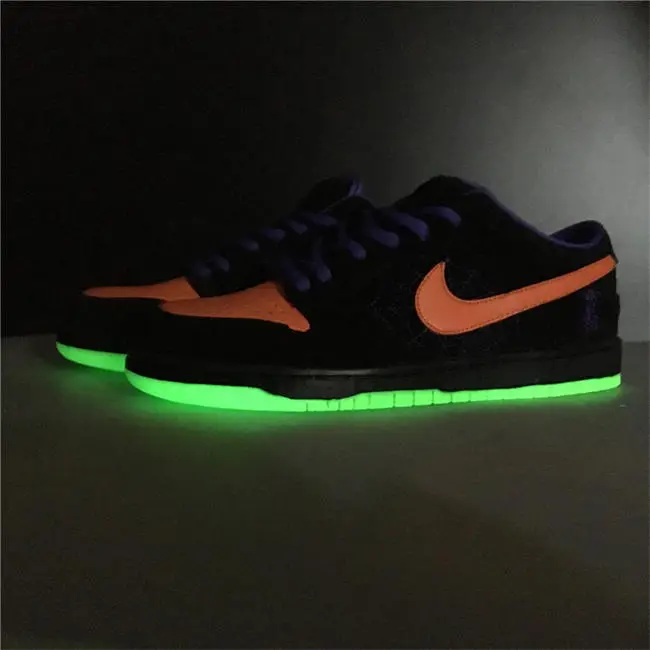 Nike SB Dunk Low Night of Mischief Halloween 