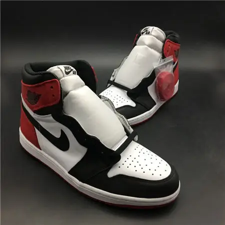 Jordan1 Retro Black Toe 