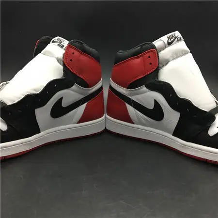 Jordan1 Retro Black Toe 