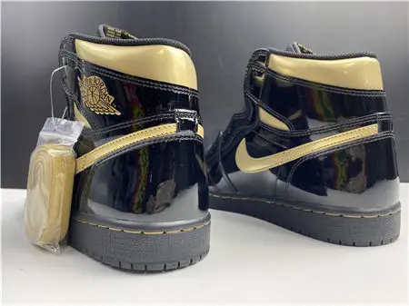 Jordan1 Retro Black Metallic Gold 