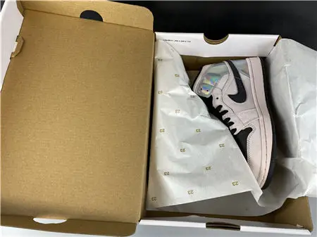 Jordan1 Mid Dirty Powder Iridescent 
