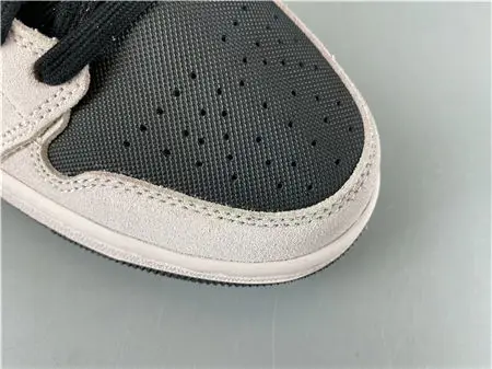 Jordan1 Mid Dirty Powder Iridescent 