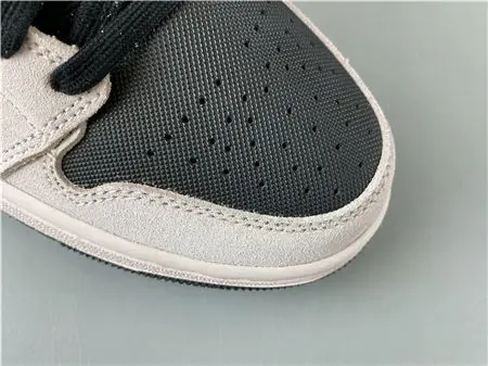Jordan1 Mid Dirty Powder Iridescent 