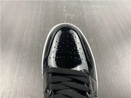 Jordan1 Retro Black Gold Patent 