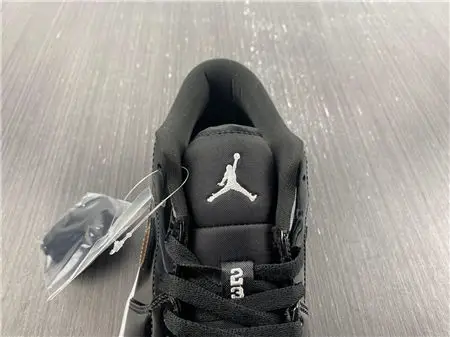 Jordan1 Retro Black Gold Patent 