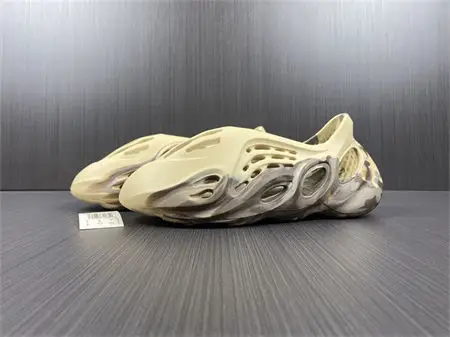 ADIDAS YEEZY Foam RNNR MX Cream Clay 
