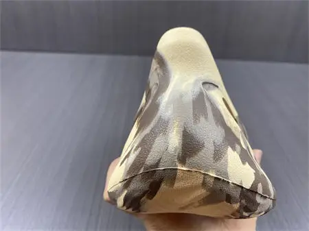 ADIDAS YEEZY Foam RNNR MX Cream Clay 