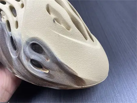 ADIDAS YEEZY Foam RNNR MX Cream Clay 