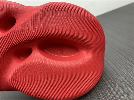 ADIDAS YEEZY Foam RNNR Vermillion 