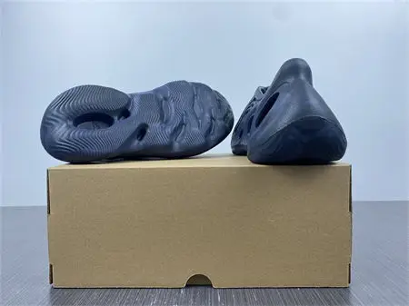 ADIDAS YEEZY Foam RNNR Mineral Blue 