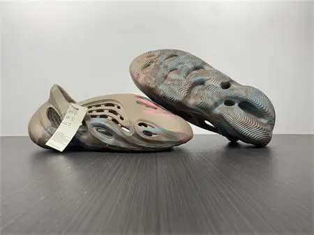 ADIDAS YEEZY Foam RNNR MX Sand Grey 