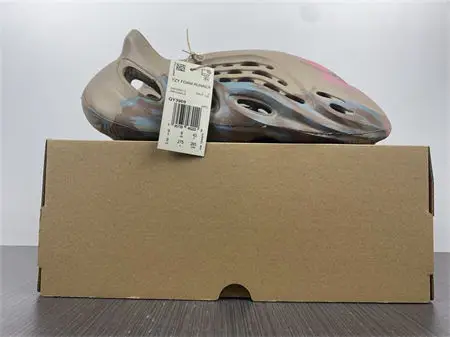 ADIDAS YEEZY Foam RNNR MX Sand Grey 