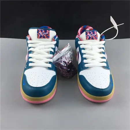 Nike SB Dunk Low 