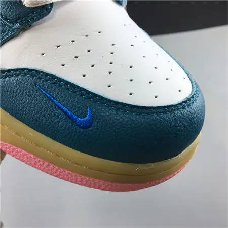 Nike SB Dunk Low 