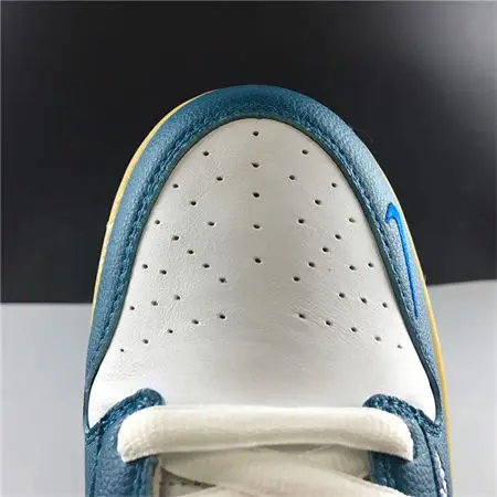 Nike SB Dunk Low 