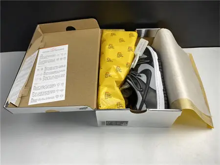 Off-White x Nike Dunk Low CT0856 