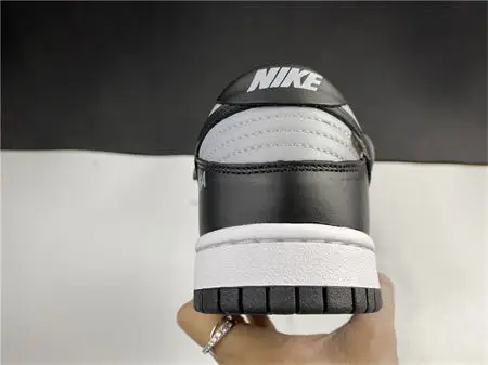 Off-White x Nike Dunk Low CT0856 