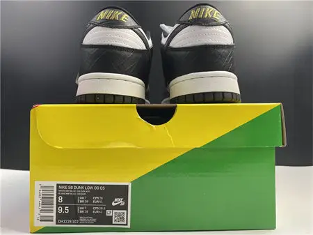 Nike SB Dunk Low Supreme Stars Black 