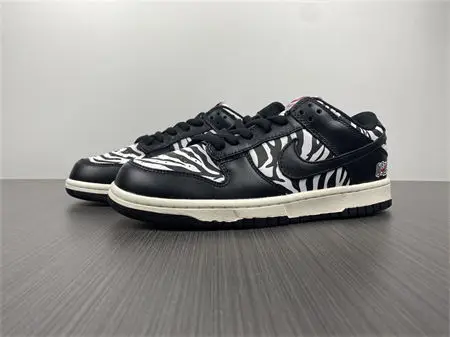 Nike SB Dunk Low OG QS Quartersnacks Zebra 