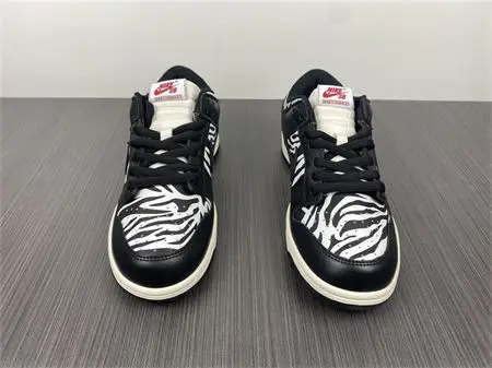 Nike SB Dunk Low OG QS Quartersnacks Zebra 