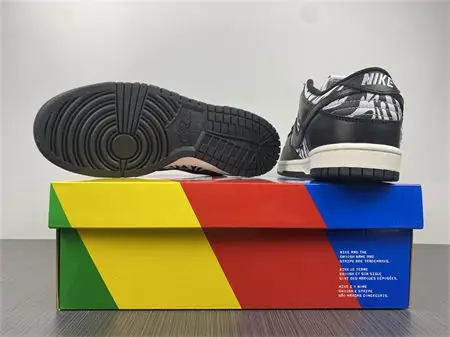 Nike SB Dunk Low OG QS Quartersnacks Zebra 