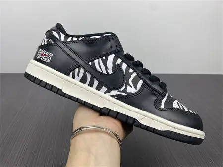 Nike SB Dunk Low OG QS Quartersnacks Zebra 
