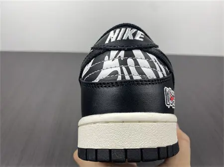 Nike SB Dunk Low OG QS Quartersnacks Zebra 