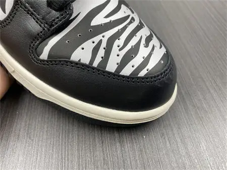 Nike SB Dunk Low OG QS Quartersnacks Zebra 