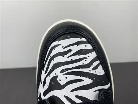 Nike SB Dunk Low OG QS Quartersnacks Zebra 